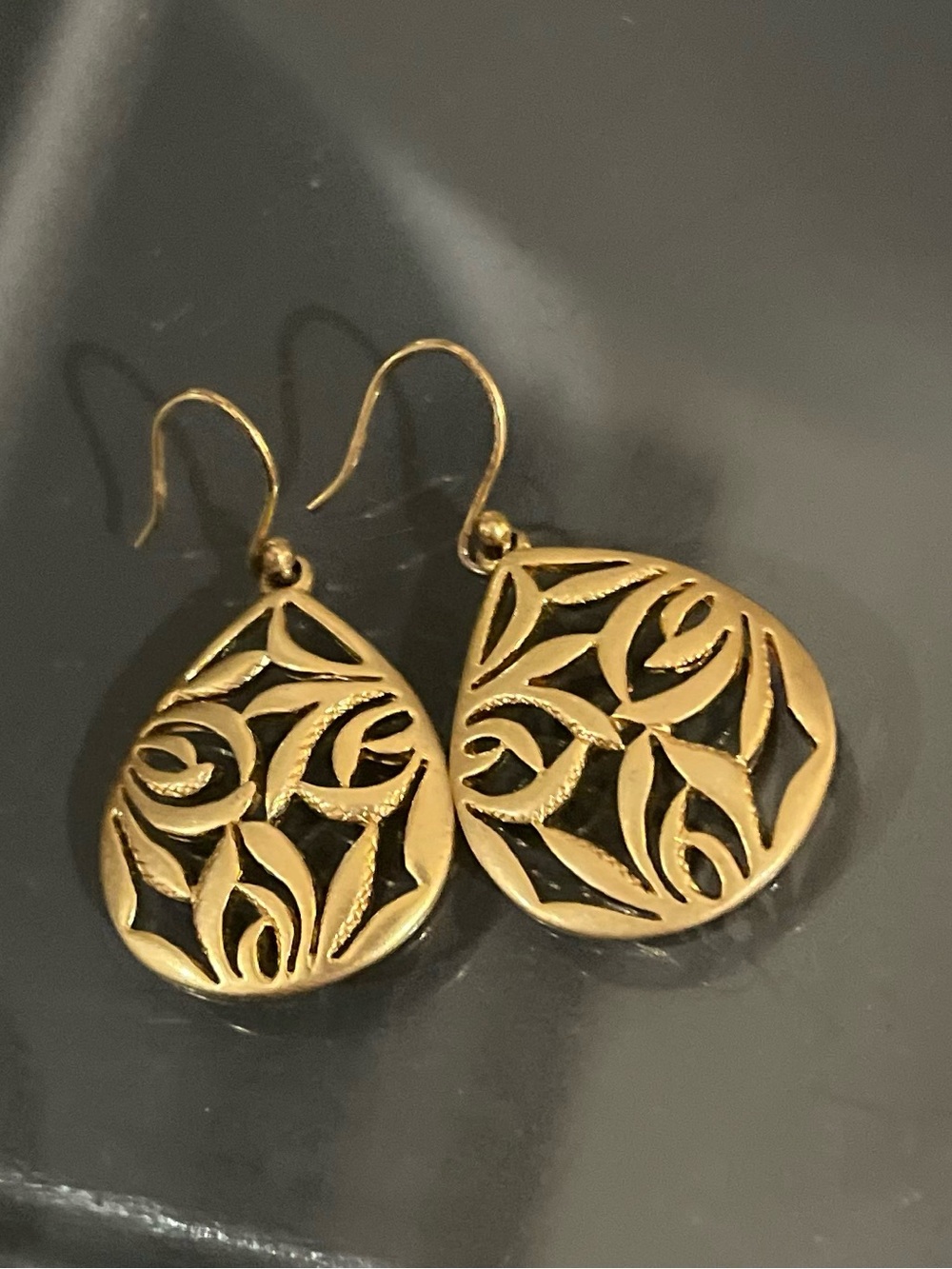 Gold Floral Cutout Drop Earrings - Women Vintage Jewelry